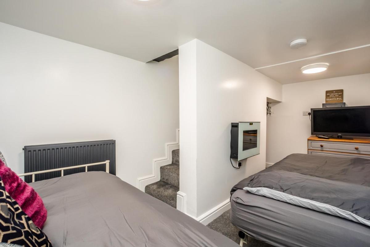 The Cosey Tucked-Away Cottage 2 Or 3 Bedroom Options Huddersfield Exterior photo